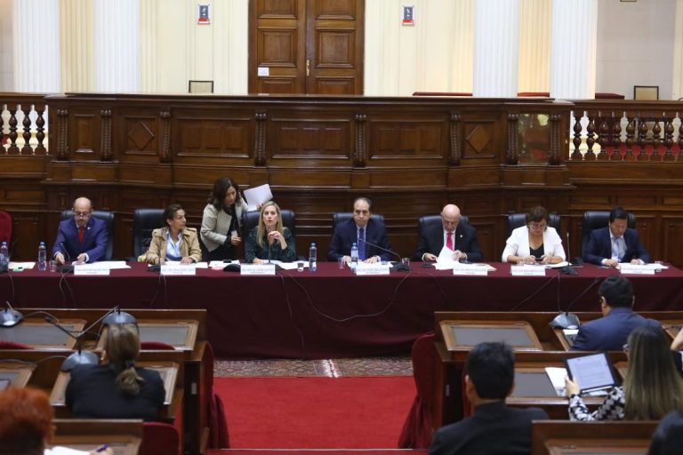 Declara Perú persona no grata a AMLO