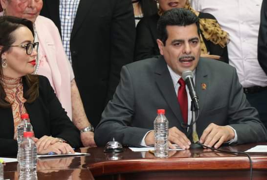 Renuncian al PRI ‘Tony’ Castañeda y Sandra Lara