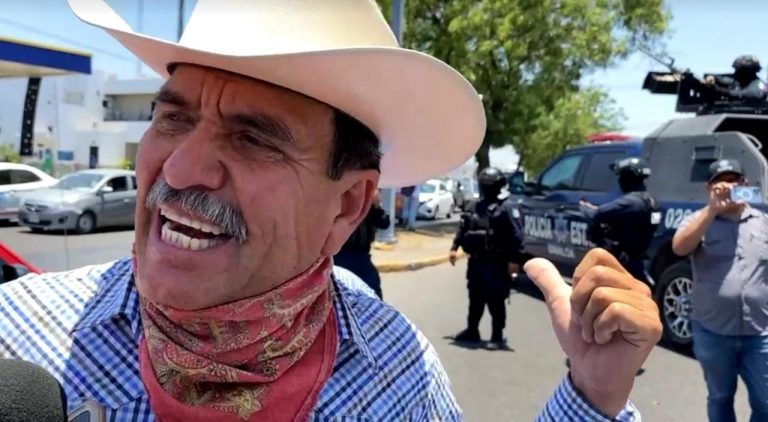 Cierran policías paso a campesinos en Zapata y ‘Maquío’ Clouthier