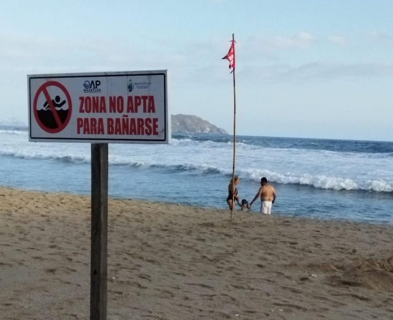 Cierra Mazatlán playas por mar de fondo