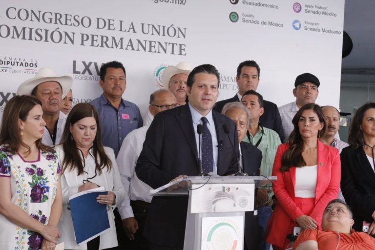 Exigen a AMLO ‘cuentas’ por falta de medicamentos