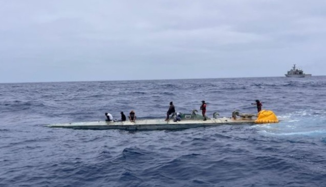 Incautan submarino con 3.5 toneladas de cocaína en Manzanillo
