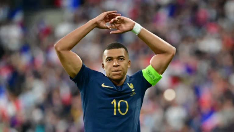 Acepta PSG récord de 300 millones de euros por Mbappé