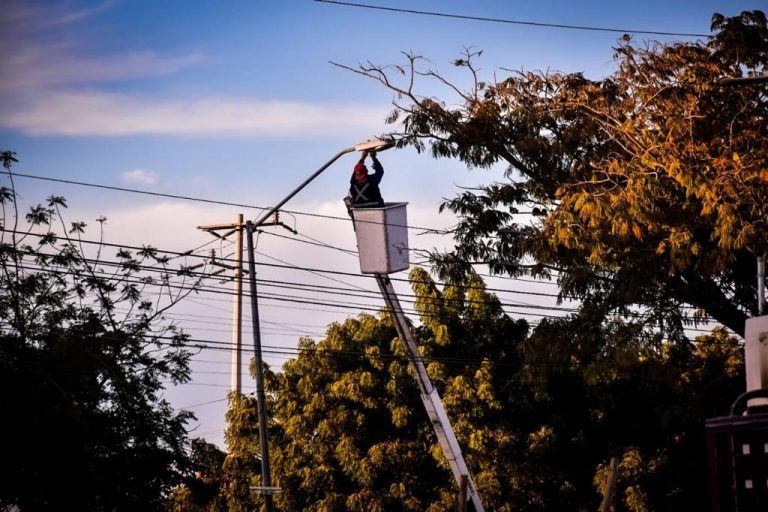 Tras escándalo, licitarán con ‘lupa’ más de 10 mil lámparas led