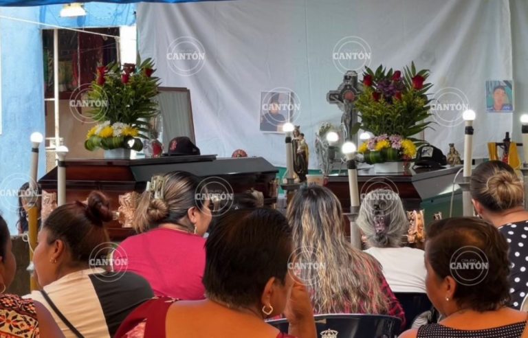 Mueren dos jóvenes a caerles un rayo en campo de futbol