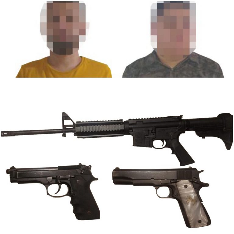 Dan auxilio a mujer y aseguran a dos hombres con armas de fuego