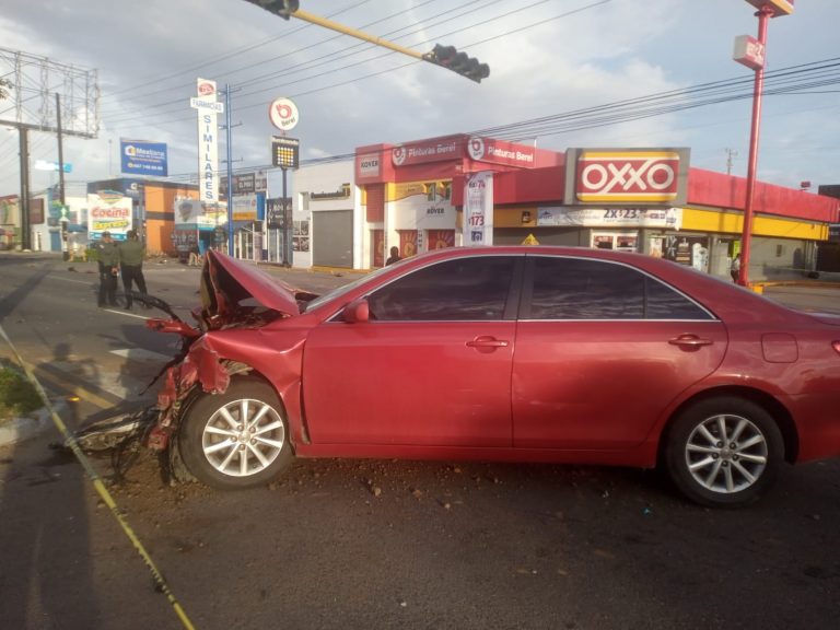 Mueren dos personas carbonizadas tras choque en Culiacán
