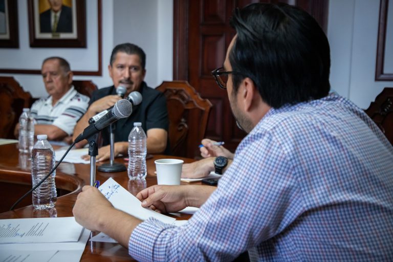 Urgen comerciantes alto a saturación de ambulantes en el Centro