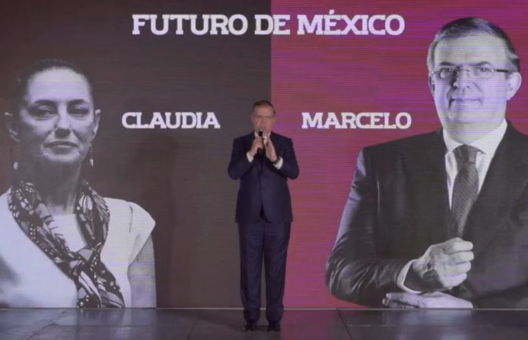 Truena Ebrard contra Morena por encuestas