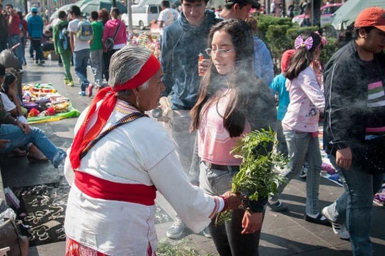 Ahora el SAT facturará hechicería, vudú y amarres