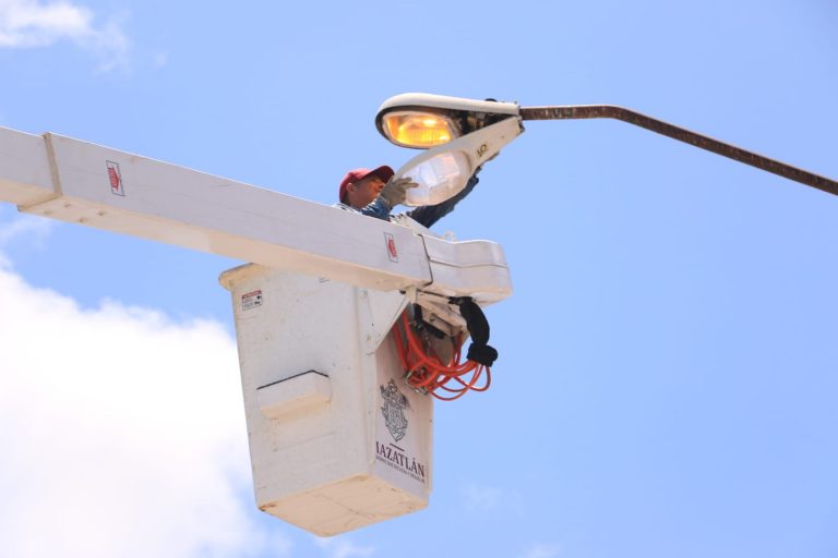 Dilata Mazatlán hasta 15 días atención a alumbrado por lluvias