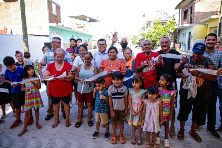 Promete alcalde abatir rezago en pavimentación