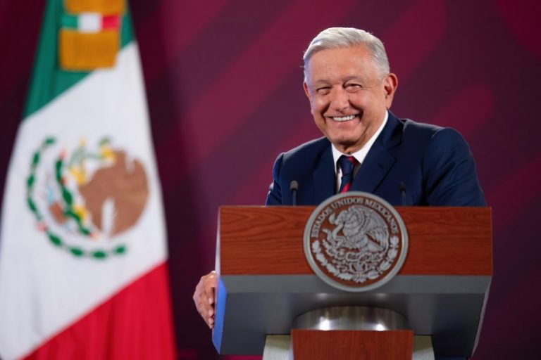 ¿Es broma? Plantea AMLO banco de medicinas del mundo