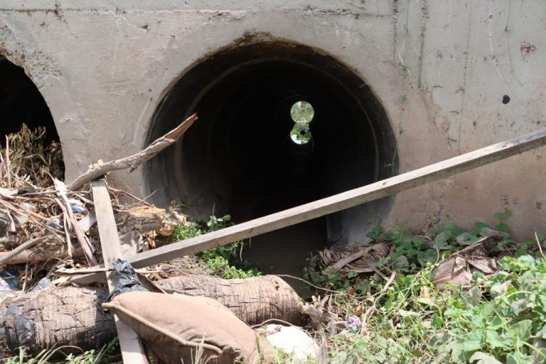 Alistan operativo para arrestar a quien tire basura en canales