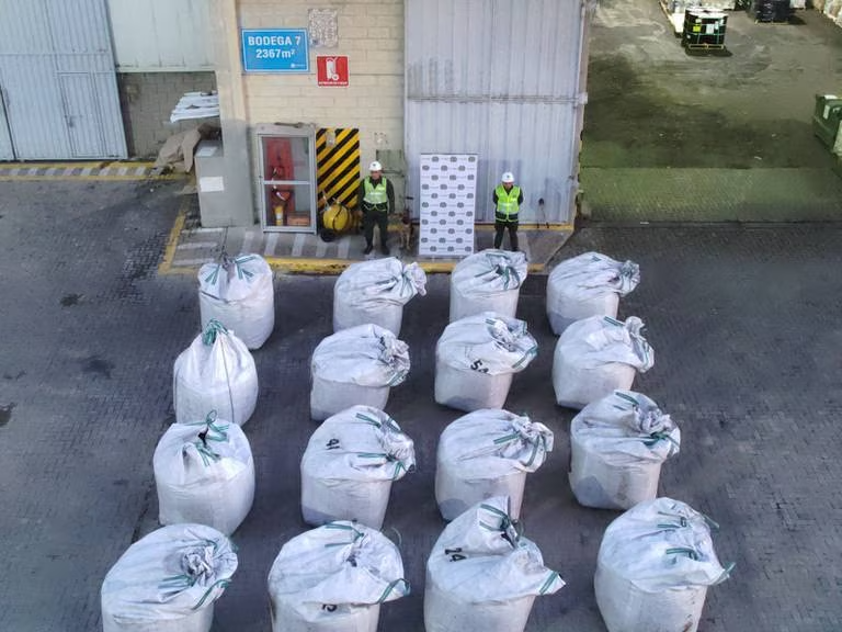 Incautan 2 toneladas de cocaína que venían de Colombia a México