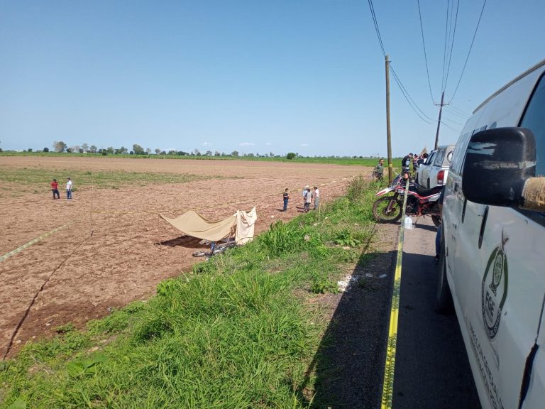 Fallece al perder el control de motocicleta en curva