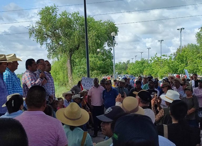 Protestan otra vez productores, ahora por falta de pagos