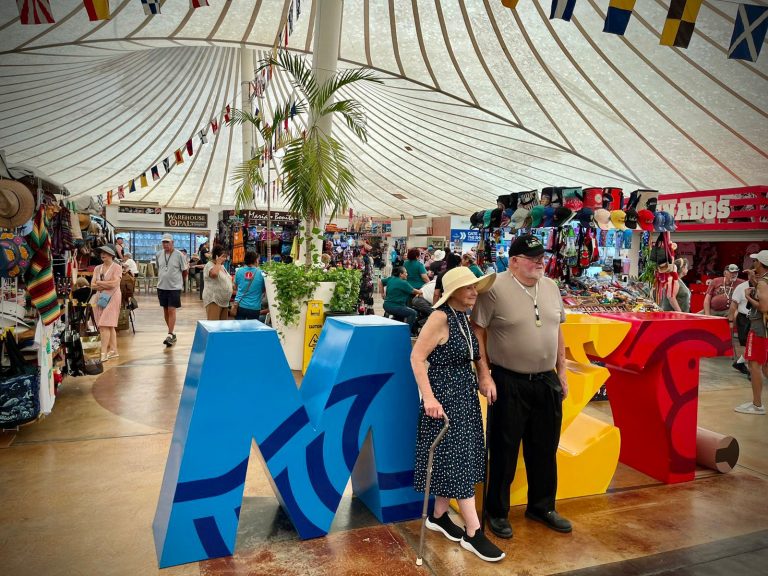 Regresan cruceros a Mazatlán tras mal tiempo por ‘Hilary’