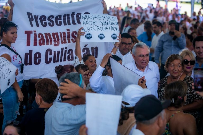 Suma Rocha a 10 mil familias de tianguistas con apoyos