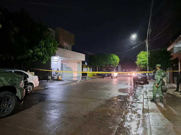 Fallece hombre al ser atacado a balazos en su domicilio