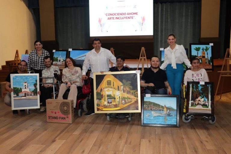 Ellos pintan a Ahome con la boca y con el pie