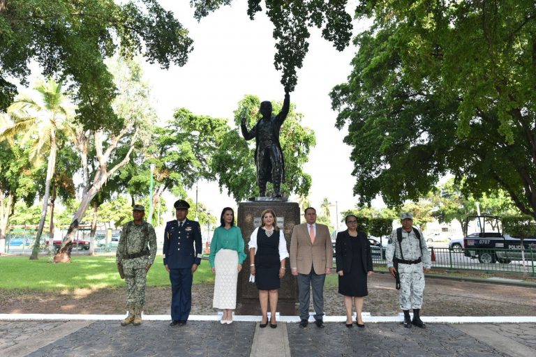 Rinden homenaje autoridades estatales al “Siervo de la Nación”