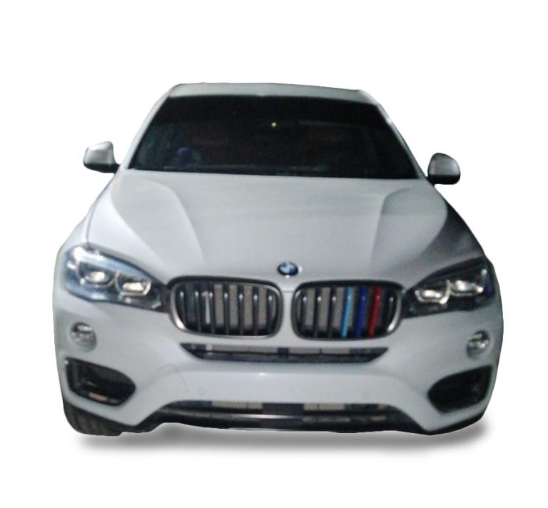 Los arrestan con auto de lujo robado