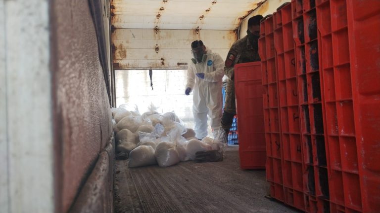 Decomisan camión con metanfetaminas en El Salado