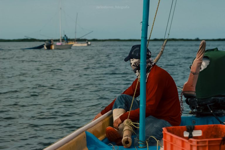 Dan $160 mil a pescadores de Navolato para vigilancia