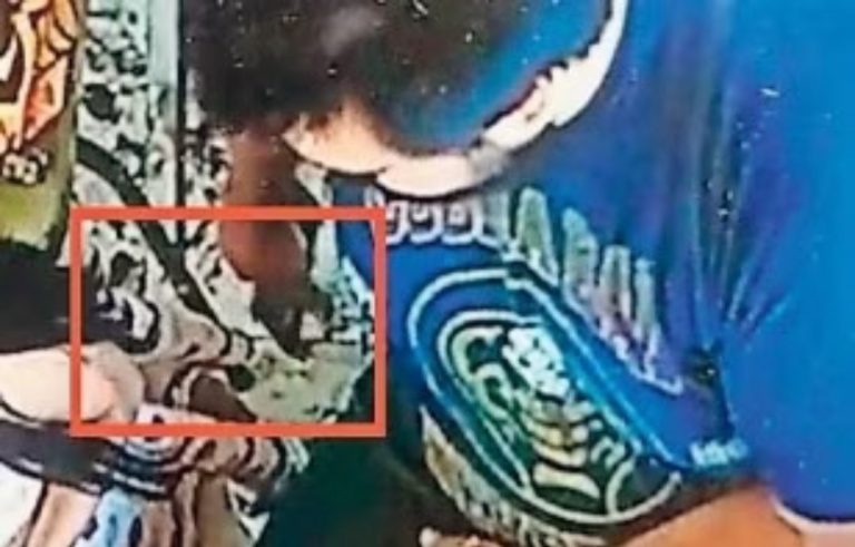 Grababa maestro a niñas de 7 años por debajo del vestido