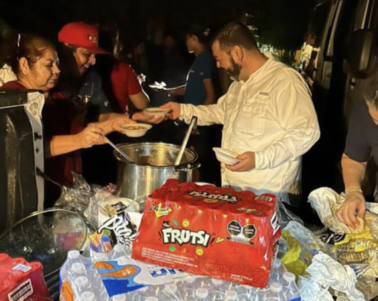 Suma empresario Juan Tomás Sánchez mil platillos entregados a damnificados en Navolato