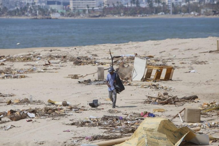 Suman 43 muertos por ‘Otis’ en Acapulco
