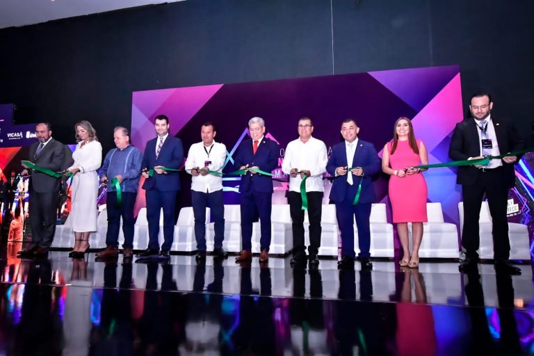 Recibe alcalde a cientos de colaboradores inmobiliarios