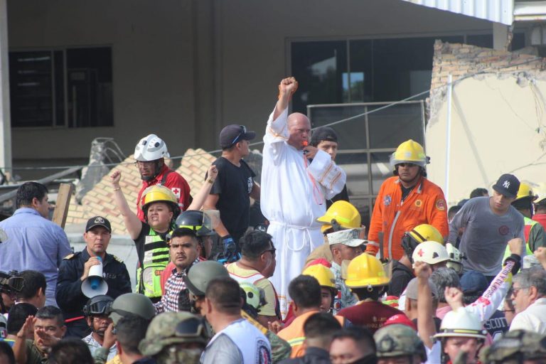 Se confirman 11 muertos tras derrumbe de iglesia