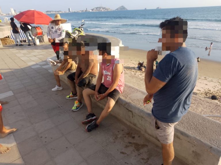 Los salvan de ahogarse: uno termina en hospital, dos en celdas