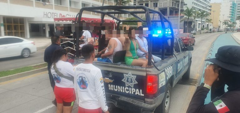 Arrestan a 4 bañistas por desobedecer cierre de playas