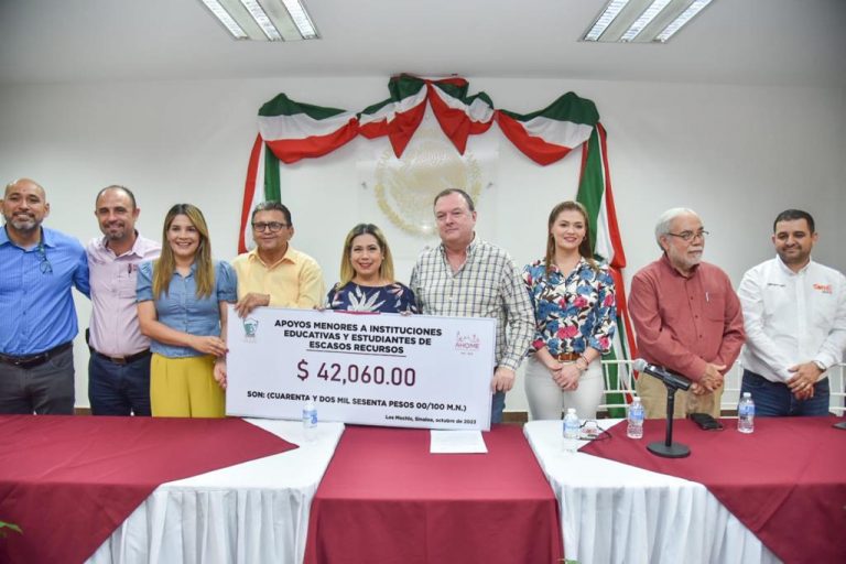Entrega Ahome apoyos a escuelas y estudiantes