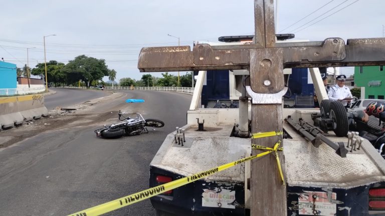 Fallece al chocar de frente contra auto