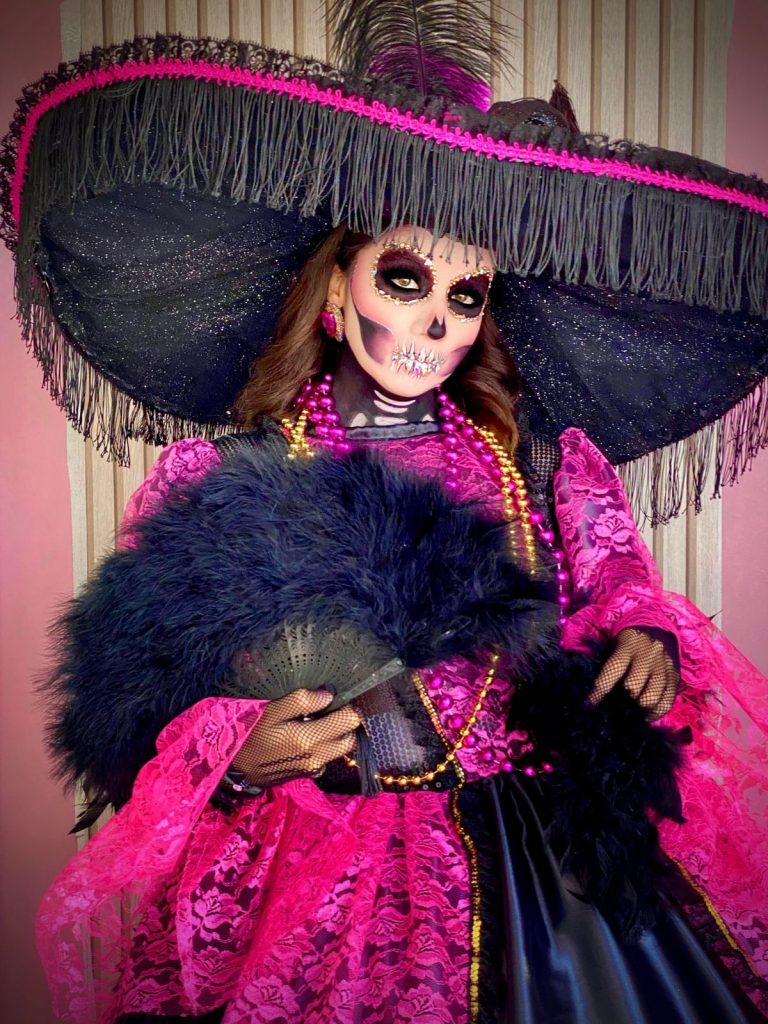 Gana diseñadora navolatense dos premios, uno es nacional