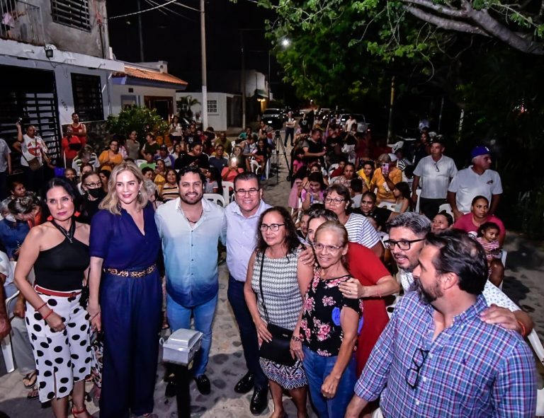 Regresa Julión Álvarez a Mazatlán para encendido led en ‘su colonia’