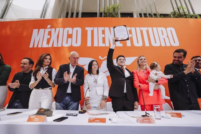 Enfoca Samuel García críticas en registro contra el Frente opositor