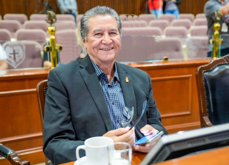 Confirman Congreso a Rocha pese a protesta