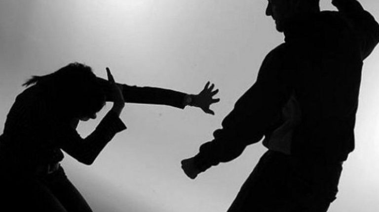 Lo procesan por rociar alcohol y prender fuego a su pareja en Culiacán