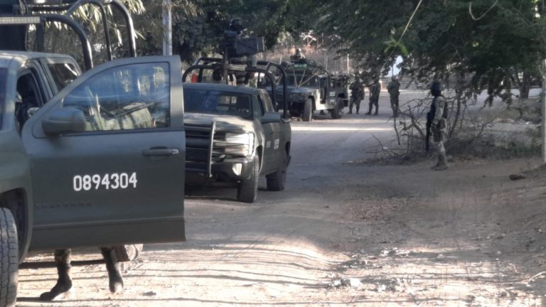 Un muerto y 3 camionetas aseguradas tras disparos entre el Ejército y civiles