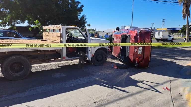Atropellan a dos en calzada Aeropuerto, uno murió