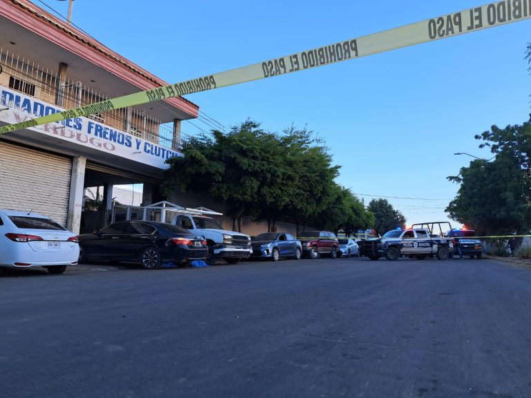 Ejecutan y dejan cartulina; hay un menor herido