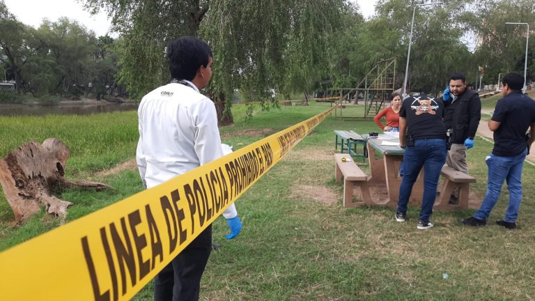 Lo encuentran flotando en el río frente al parque Las Riberas
