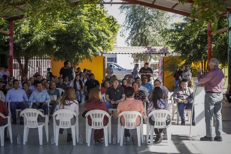 Promete Rocha en evento ‘desolado’, distintivo para Pericos