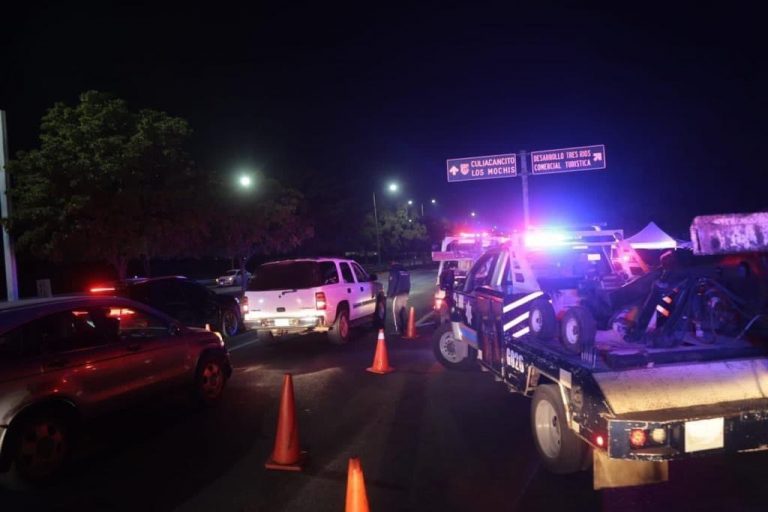 Les cerraron el paso y con armas largas les roban camionetas