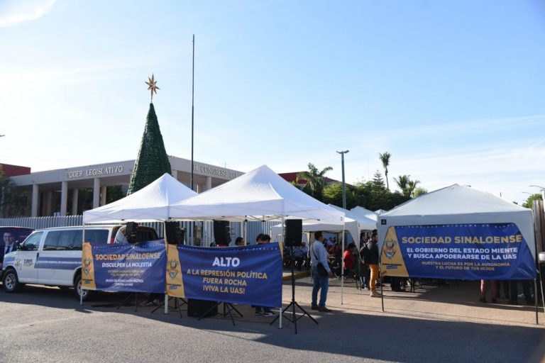 Universitarios comienzan su arribo al Congreso